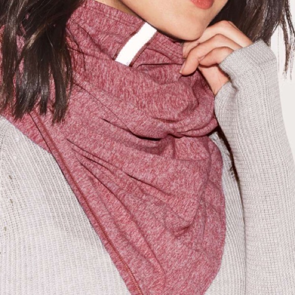 NWT HTAU LULULEMON VINYASA SCARF BUTTON AUBURN OS - Picture 7 of 8